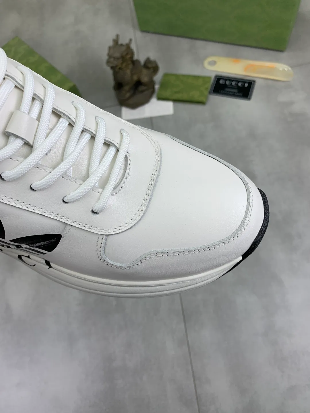 Men's shoes 💰P500💰[New style] 🆘 Dad's shoes [GUCCI] Gucci's new men's shoes are the first to be launched, and the materials and workmanship are superior to all versions on the market. The highest quality imported original top calfskin upper with trendy printed patterns ➕, the inner material is made of full-grain pigskin lining, privately molded soft TPU rubber comfortable outsole, and high foot comfort. Actual shooting, imported special materials highlight the unique charm of the brand 2️⃣colors available Size number; 38-44